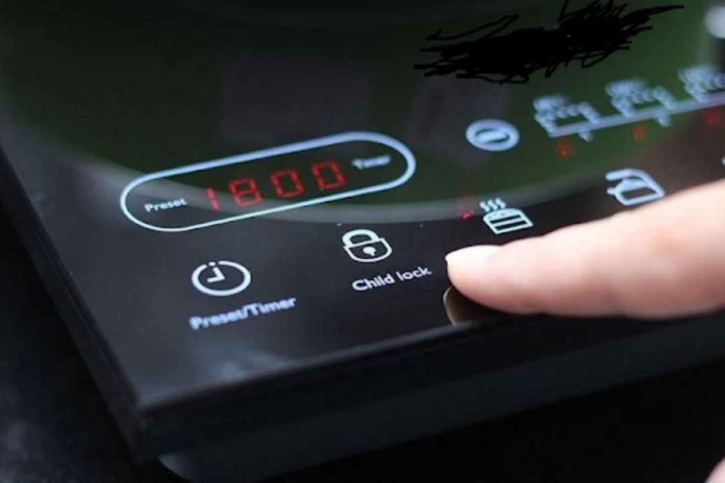 Chức năng khóa trẻ em- Điểm công cho sự an toàn của bếp từ