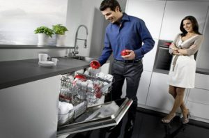 Nên mua máy rửa bát hãng nào tốt ?