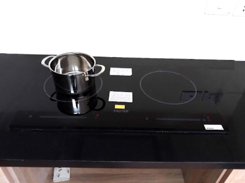 Bếp từ Faster FS 712I tự động nhận diện nồi nấu